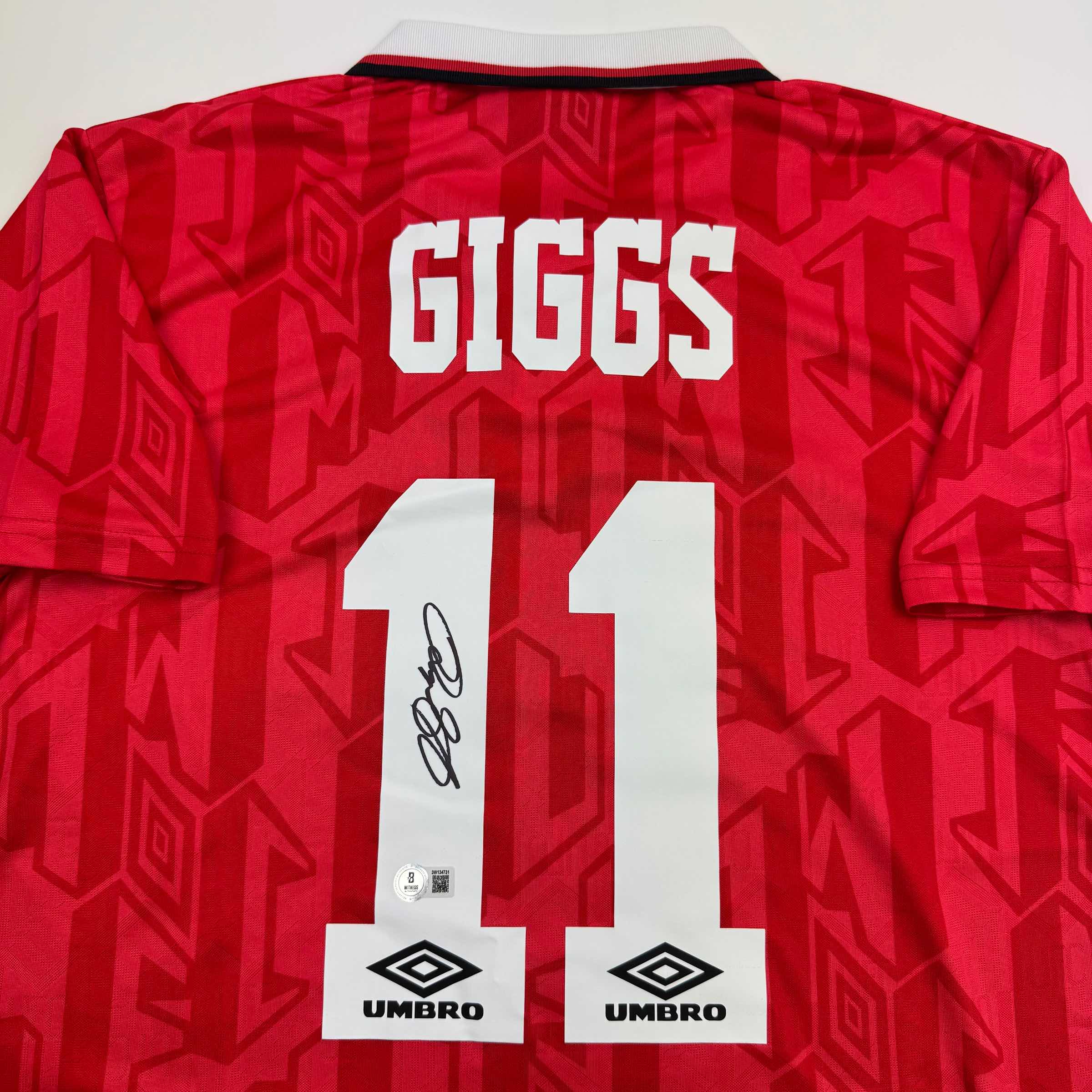 Autographed/Signed Ryan Giggs Manchester United Red Soccer Jersey Beckett BAS COA - Image 2
