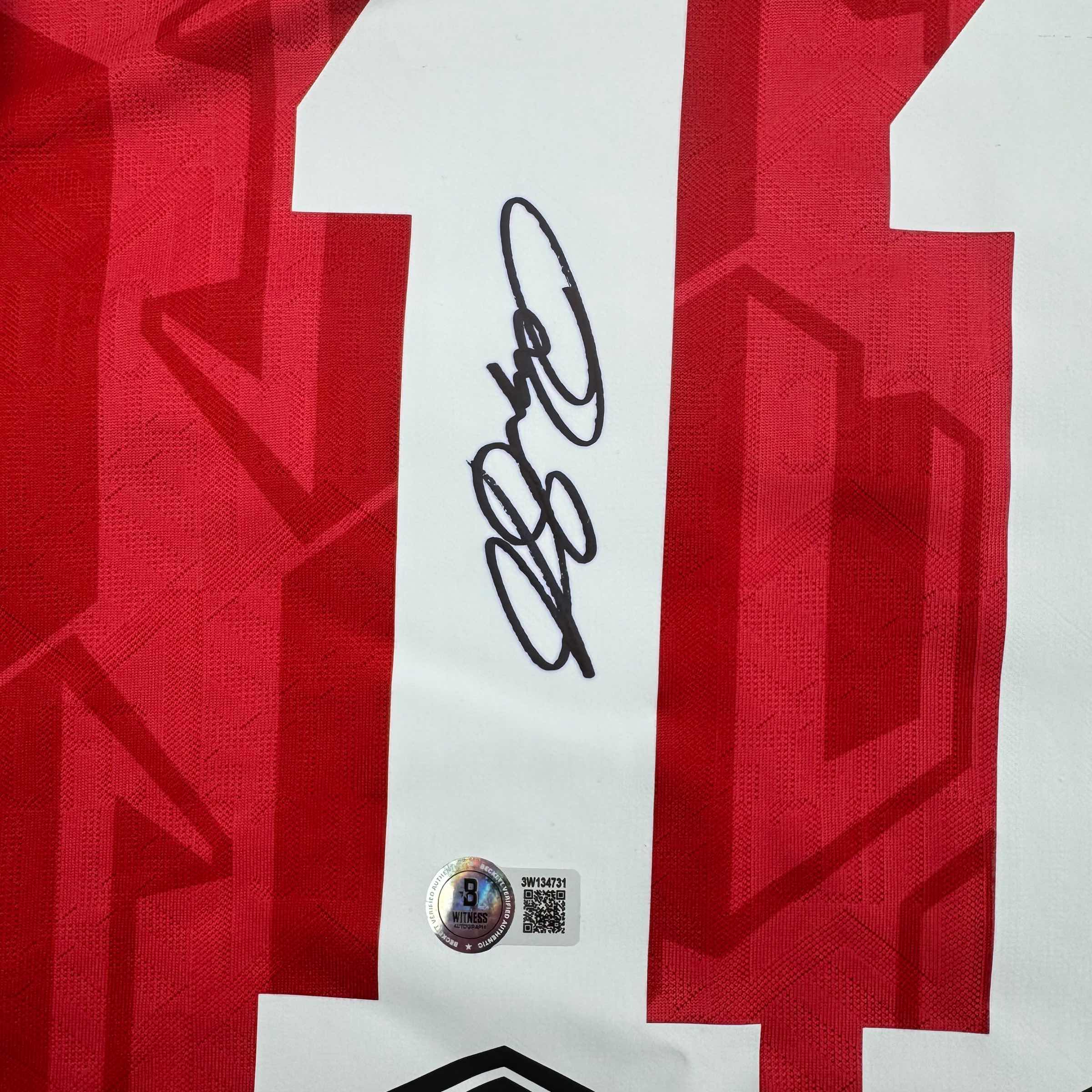 Autographed/Signed Ryan Giggs Manchester United Red Soccer Jersey Beckett BAS COA - Image 3