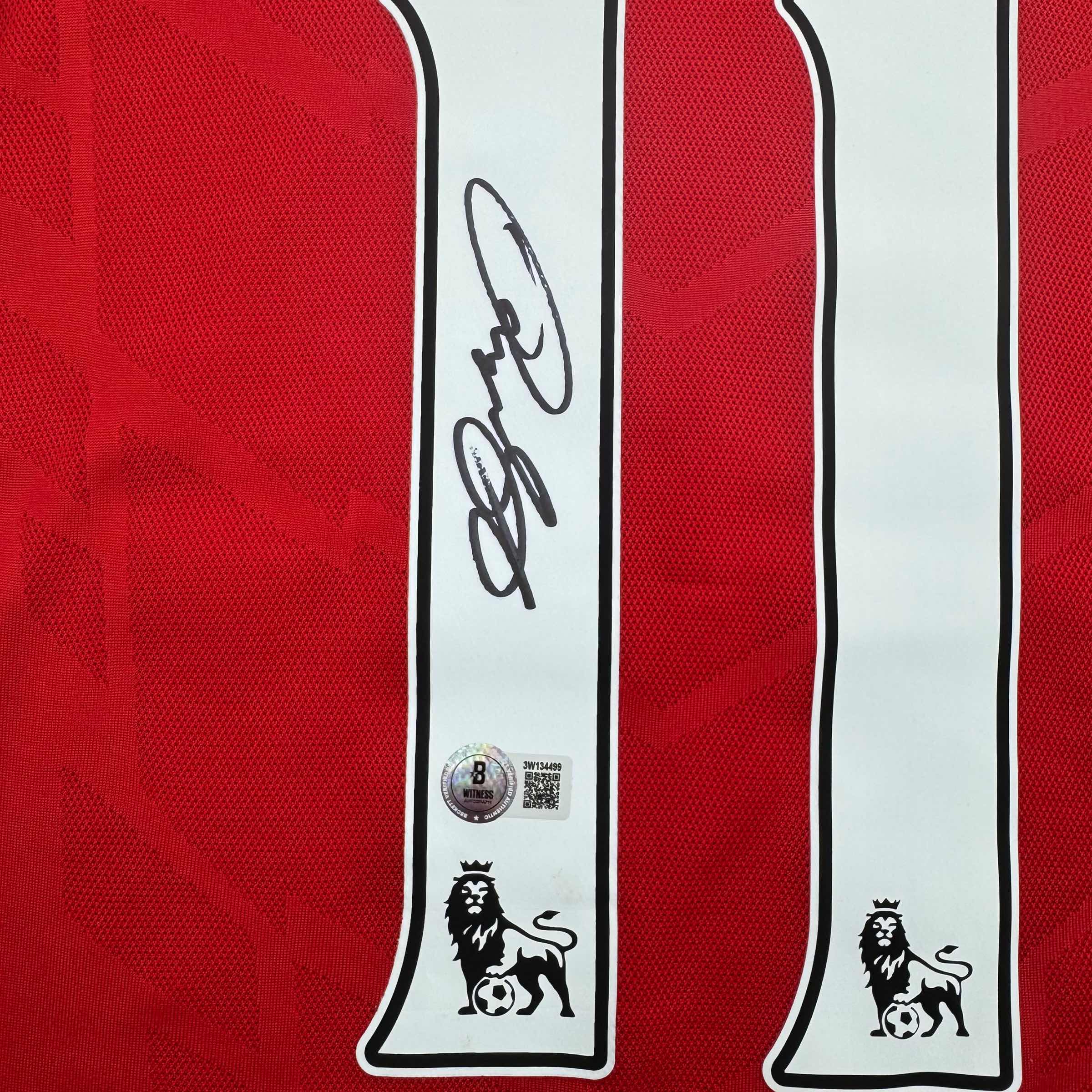 Autographed/Signed Ryan Giggs Manchester United Red Soccer Jersey Beckett BAS COA - Image 3